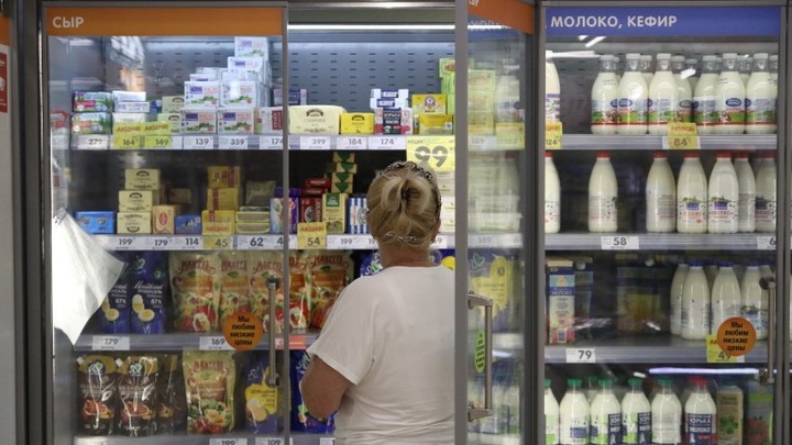 Продавец закрыл ребёнка в холодильнике из-за найденной просрочки