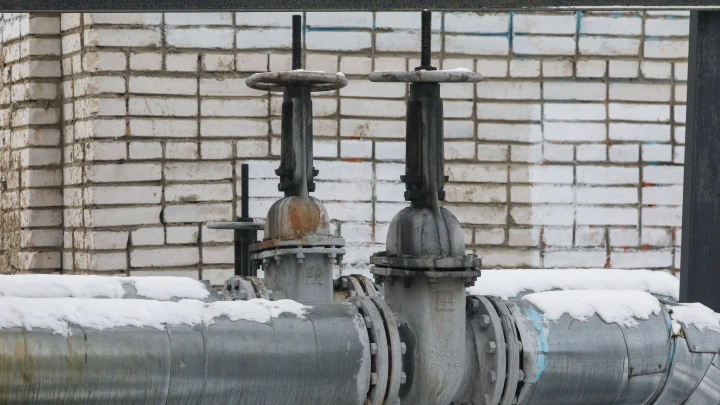 Перемёрз трубопровод. В Свердловской области 12 тысяч человек в мороз остались без отопления