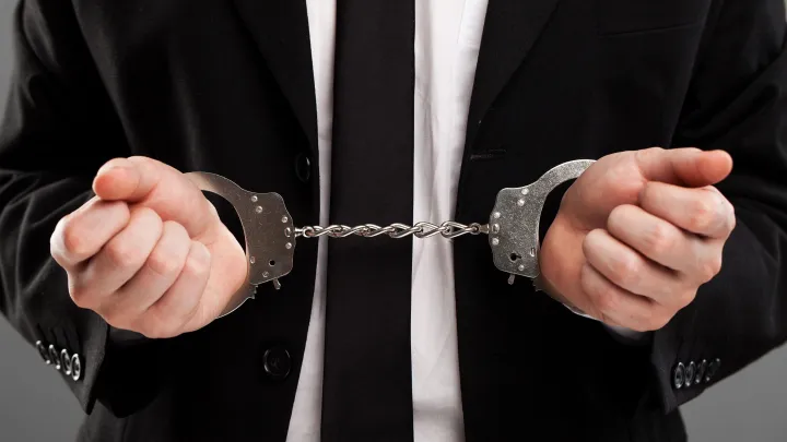 В Волгограде директор фирмы устроил стрельбу по работникам из-за зарплаты