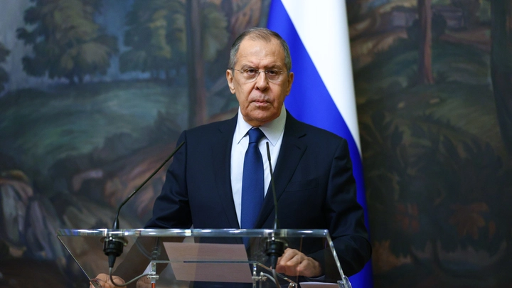 Лавров возложил цветы к Вечному огню в Ереване в рамках официального визита