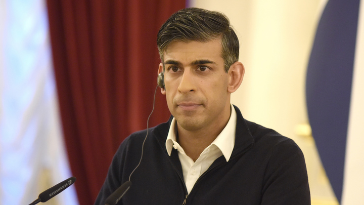 Только Сунак догадался: Фото Зеленского с британским премьером стало вирусным мемом