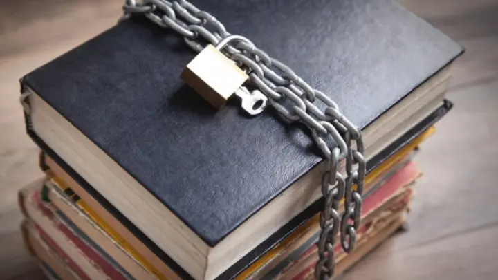 В Париже судят граждан Грузии по делу о краже редких книг Пушкина и других русских классиков