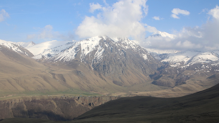 Вулкан Эбеко на Курилах выбросил клубы пепла на высоту в 3,5 километра