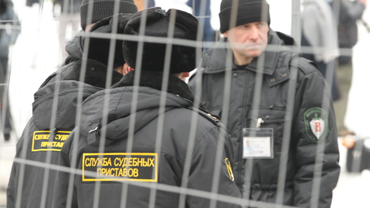 Что случилось в ТЦ “Метрополис”, и почему мужчина угрожал покупателям гранатой