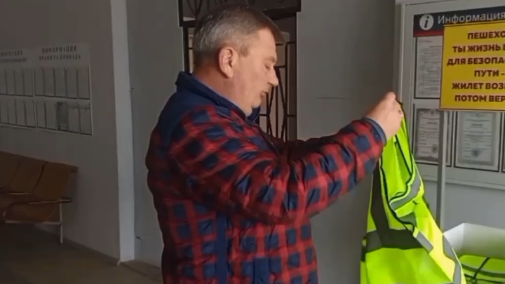 В Абинском районе в связи с ростом ДТП открыли точки проката световозвращающих жилетов для пешеходов