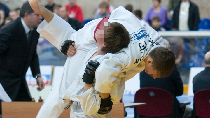 В Сочи 12-летний борец обвинил в изнасиловании на соревнованиях товарищей по секции