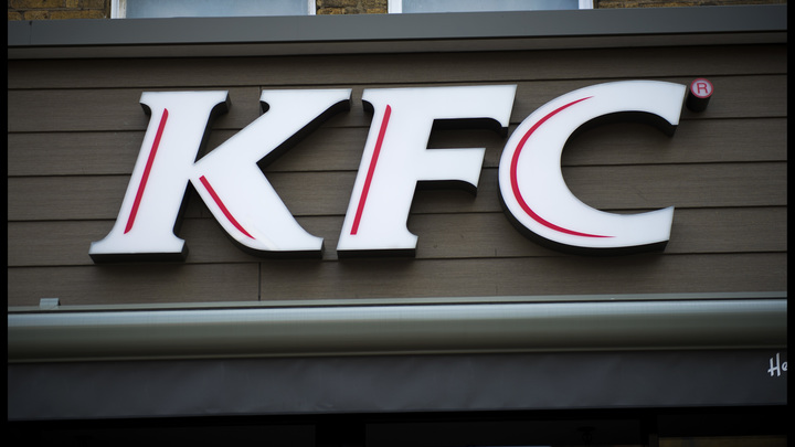 Сеть ресторанов KFC снова заработает в России под названием Rostic’s