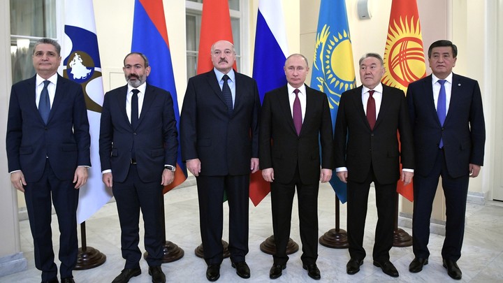 Пашинян обсудил ситуацию на границе Армении и Азербайджана с Лукашенко