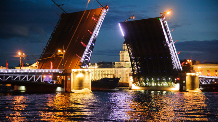 В центре Санкт-Петербурга из-за коронавируса отключат ночную подсветку В центре Санкт-Петербурга из-за коронавируса отключат ночную подсветку