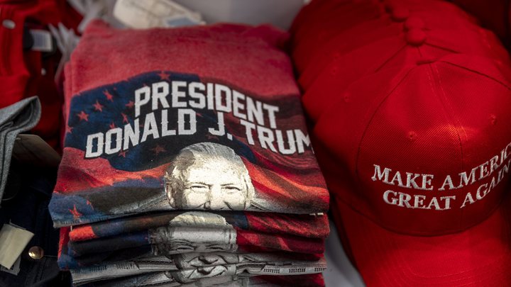 Это тебе за Трампа!: В США подростки избили сверстника за шапку с блошиного рынка