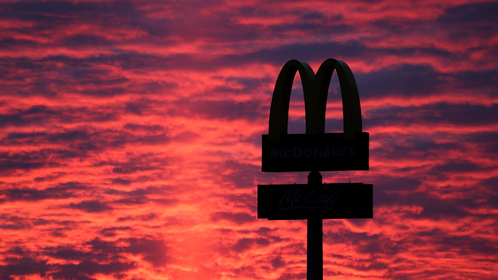 В McDonald’s школьницу запугали на ломаном русском: одноклассников твоих расстреляем