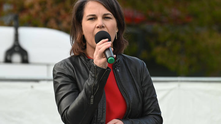 Провокация против главы МИД Германии. Толпа кричала: Лгунья!