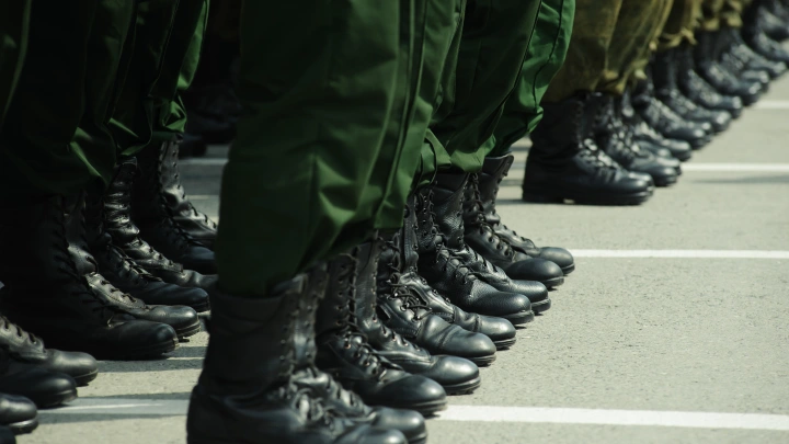 Своих уже не хватает. Киев попросил у Запада воинский контингент: Париж и Лондон бросились исполнять