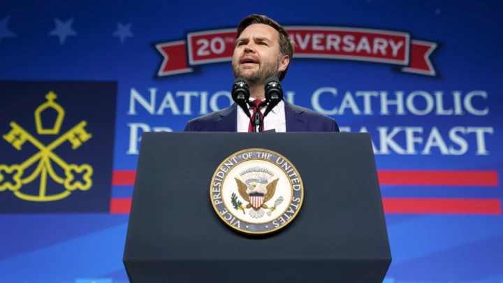 Трамп замолчал. Теперь слово взял Вэнс: Русским нужно проснуться