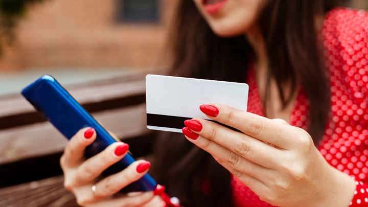 Приложите карту к телефону: Как не потерять все сбережения за одну секунду
