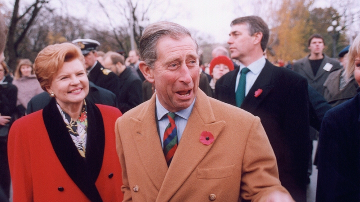 Король Великобритании разулся в мечети и оконфузился на весь мир