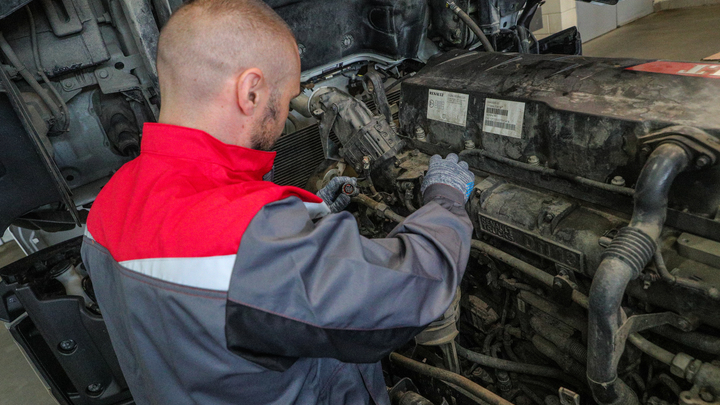 Пермяк, получивший ранение в зоне СВО, собирает запчасти для автомобилей, чтобы передать их бойцам