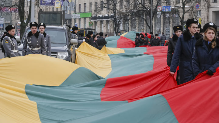 Приезжайте в Вильнюс на парад СС: Литва призвала другие страны проигнорировать День Победы в Москве