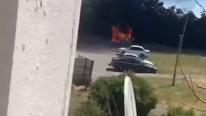 В Ростовской области взорвался и сгорел авто начштаба воинской части