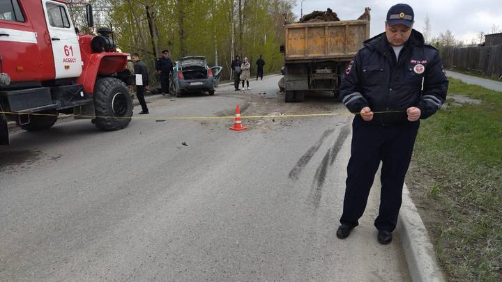 Один человек погиб и трое ранены в лобовом ДТП с КАМАЗом в Свердловской области