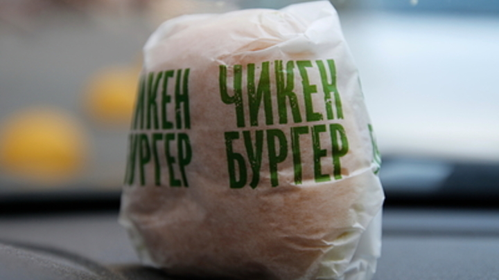 Дама не туда забрела: Русские оценили ворчливую бабку в экс-Макдоналдсе