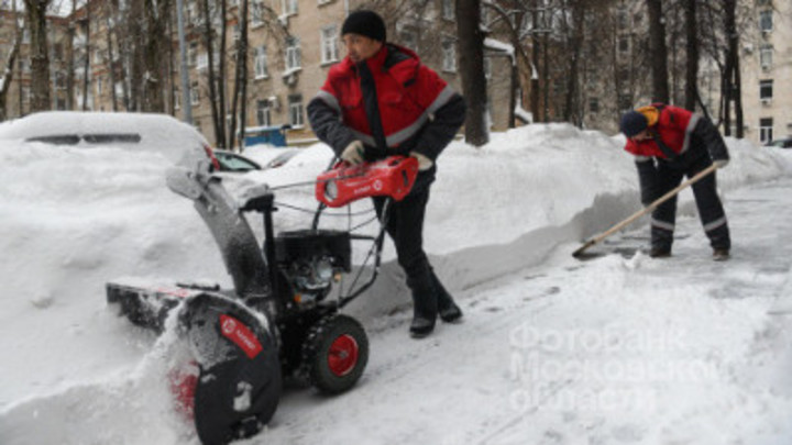 В Подмосковье к весне снег убрали только из половины дворов