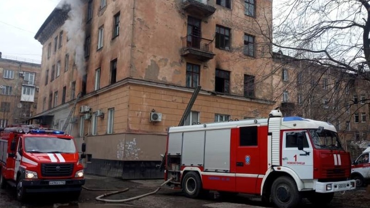 45 человек были спасены при пожаре в многоквартирном доме в Новокузнецке
