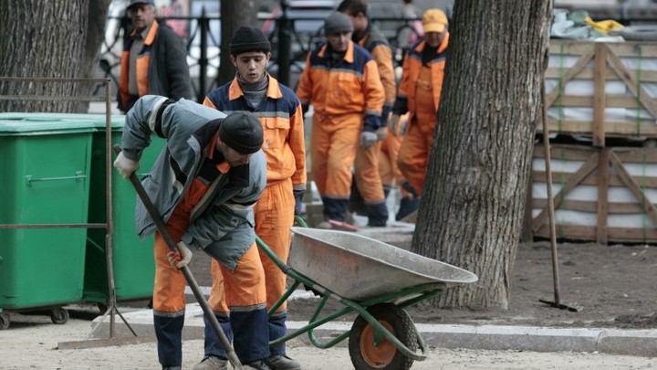 Крепким рублём намазано: Мигранты миллионами повалили в Россию на заработки