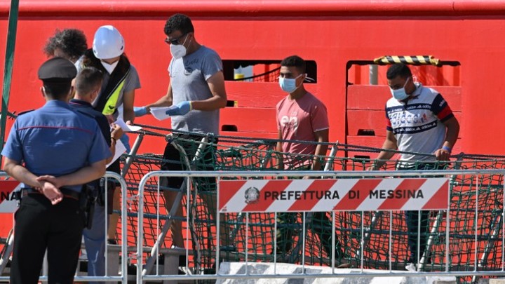 Папа римский призвал заполонить Европу мигрантами: Запад - кладбище человечества