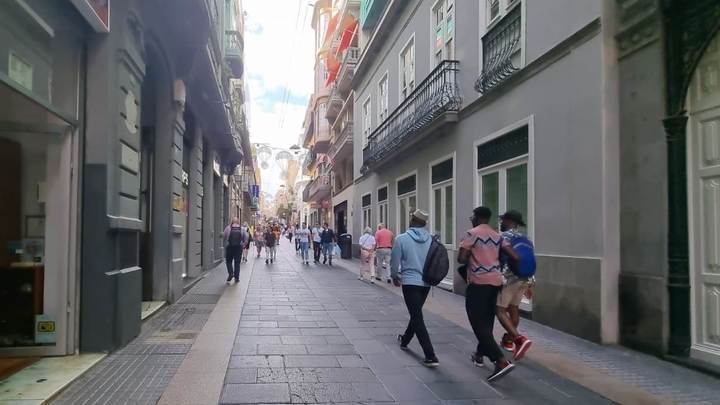 СМИ: в Британии меняют дату рождения детей беженцев для отправки их в центр для взрослых