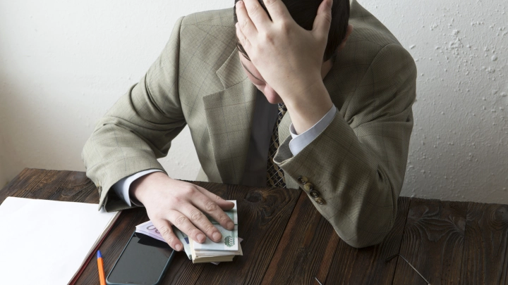 Штрафы не помогут - увольнять: Чиновников предложили жёстче наказывать за оскорбления граждан