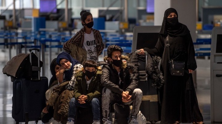 Британия объявила войну мигрантам: Times опубликовала план Браверман