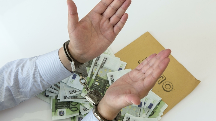 Начальник ГИБДД Петербурга злоупотребил и дождался сотрудников ФСБ