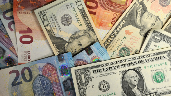 Эксперты назвали условие падения доллара. Жителей России призвали задуматься