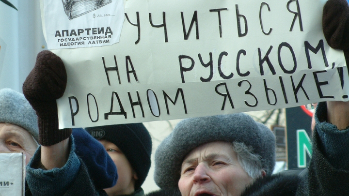 Медведев: зачем разгребать ситуацию в Казахстане, чтобы травили русских за то, что они русские?