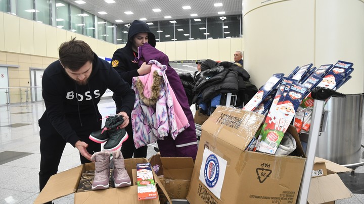 Каждая армейская аптечка на счету, а их - под бульдозер: Слёз не сдержали даже бывалые мужики 