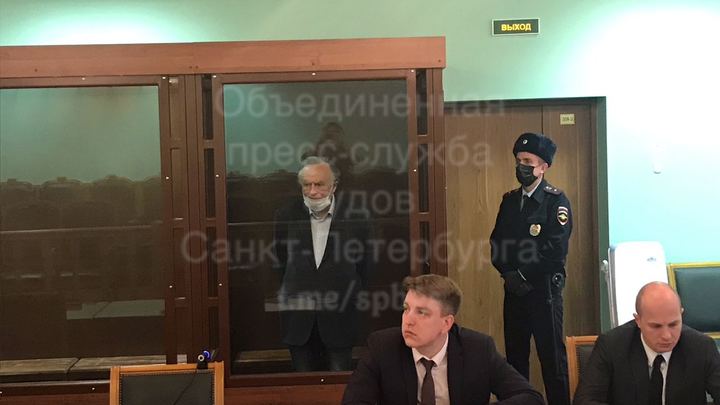 Актер Лепихов рассказал в суде о принудительной уринотерапии для доцента Соколова