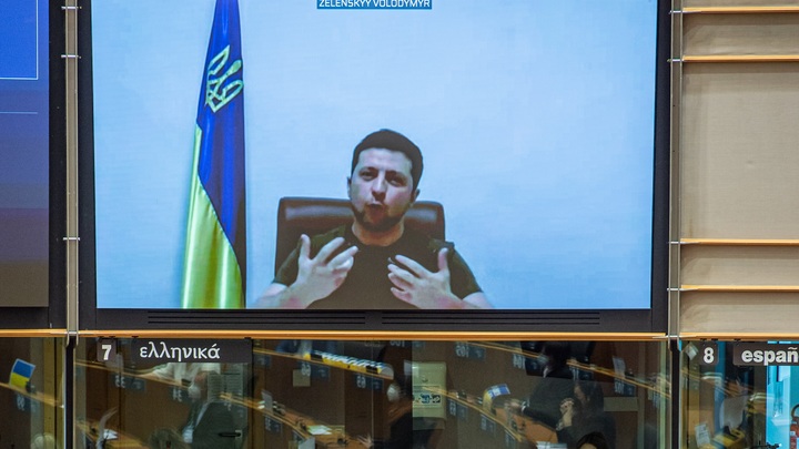 Зеленский не заметил угрозы для Киева: Просто президент даёт интервью CNN