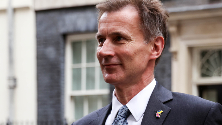 Русские ответили британцам на обвинения в рецессии по методу Шерлока Холмса