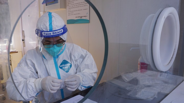 Сенсация о 20 смертях: Китай желает открыться, но ему мешают