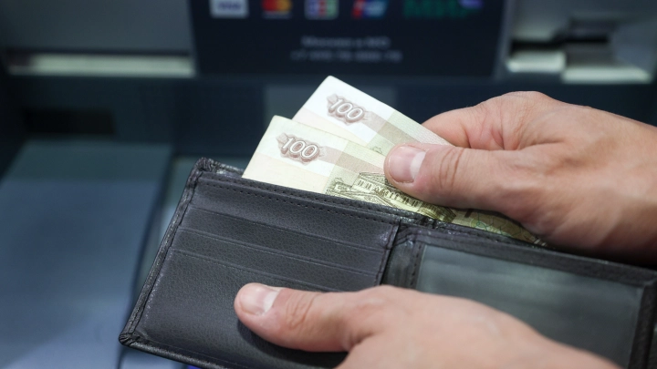 Депутаты решили подправить закон, чтобы люди в России не могли получать меньше МРОТ