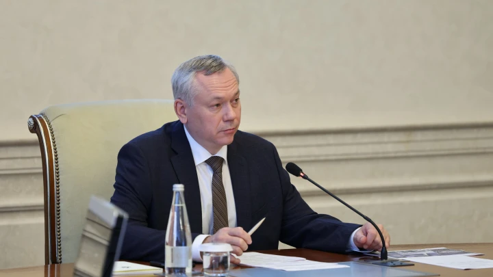 Губернатор Травников поручил начать отопительный сезон во всех муниципальных образованиях региона