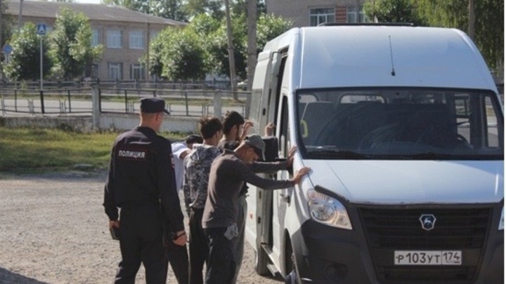 Полиция, ФСБ и Росгвардия нагрянули к мигрантам Катав-Ивановска и Юрюзани