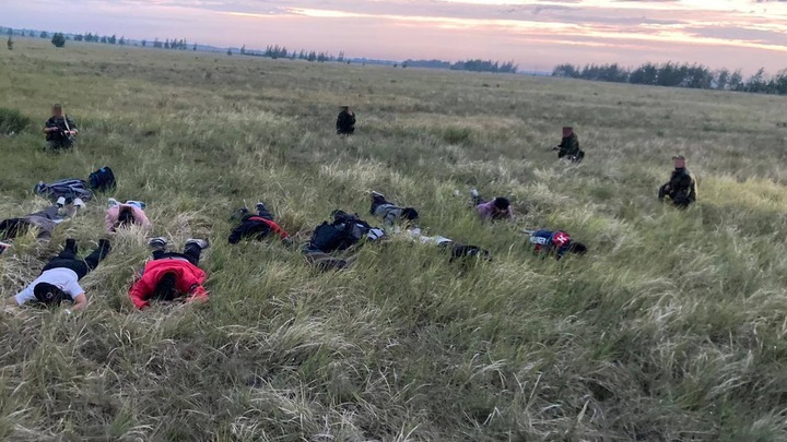 Поймали в чистом поле: челябинские пограничники показали видео с задержанием мигрантов