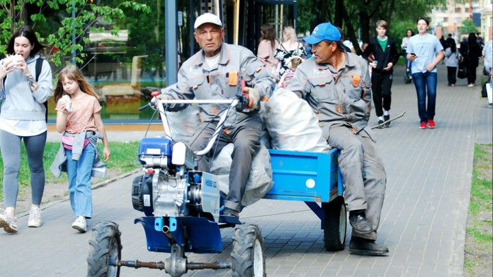 Золотая жила: Кто и как зарабатывает миллиарды на мигрантах в России