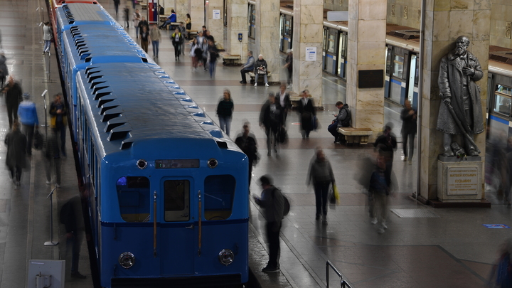 Спустившийся на рельсы метро пассажир заплатит почти четыре миллиона рублей