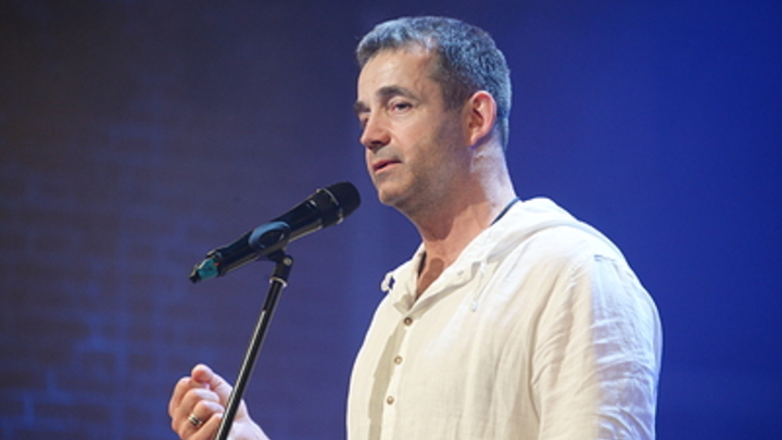 Дмитрий Певцов призвал покинувших Россию артистов не возвращаться обратно