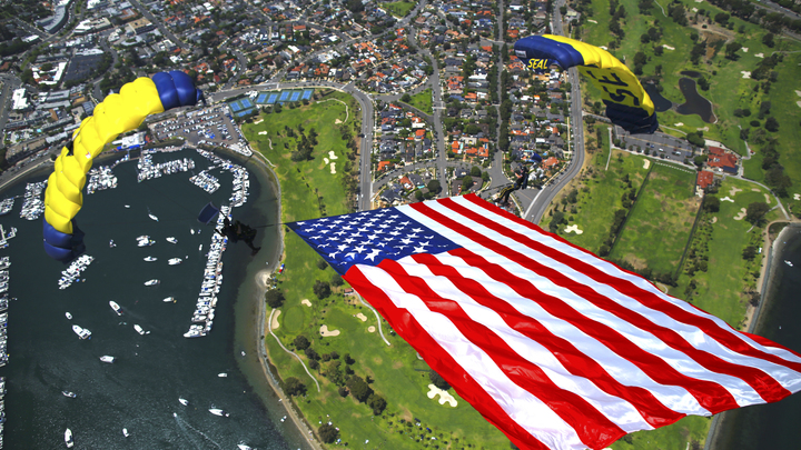 Киев пора принудить к компромиссу. NI намекнул на шантаж