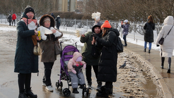 Имеется негативная динамика: В России на 7,5% выросло число противников мигрантов