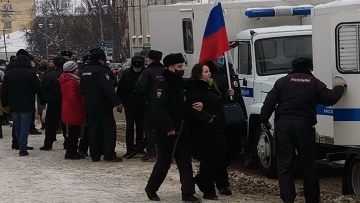 Распылившему газ в лицо владимирскому полицейскому на акции 23 января грозит 10 лет колонии